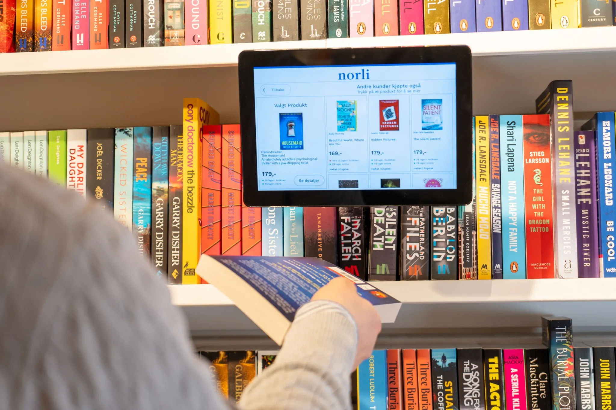 Woopz smart price checker on a Norli bookstore shelf